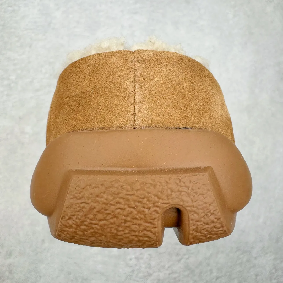 Pick up locally💰520 UGG 1688 Little Potato all-inclusive autumn and winter sheep fur integrated snow boots. All shoes are made from the same factory as ZP. Longfeng A-grade Australian imported sheep fur integrated brand OEM production line. Fully follow the ZP process. OEM original pattern maker adheres to the principle of no original shoes and no development selection. Pay attention to every detail. The most authentic version on the market TREADLITE "Light Wing" technology outsole Lightweight/durable/flexible/pile size: 35 36 37 38 39 40 Coding: by2936090